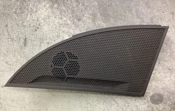 Front door high frequency speaker