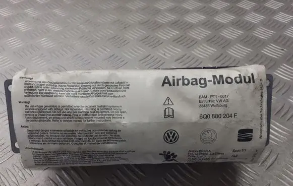 Volkswagen Polo IV 9N3 Steering wheel airbag 6Q0880204F