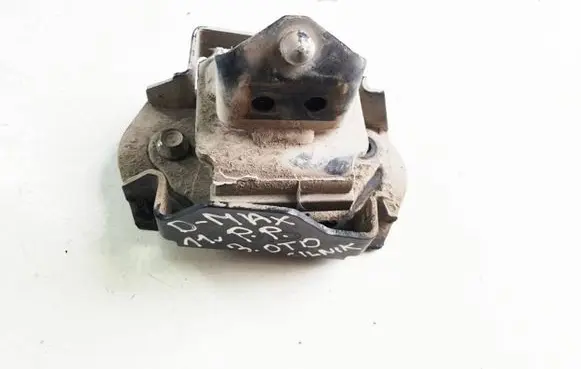 Engine mount vacuum valve