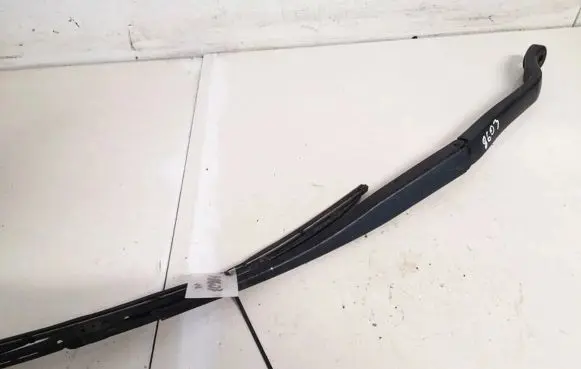Honda CR-V Front wiper blade arm