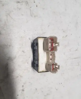 Volvo 850 Coolant fan relay 1398845 899962