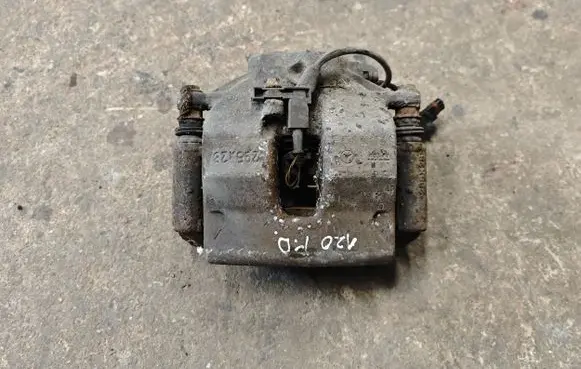 Mercedes-Benz E W212 Front brake caliper 29528