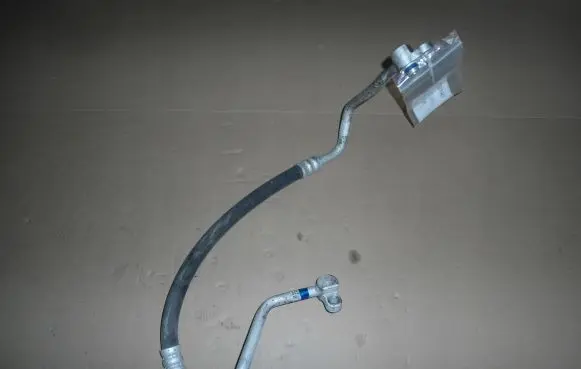 Hyundai Veloster Air conditioning (A/C) pipe/hose