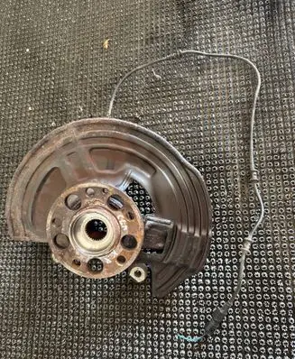Mercedes-Benz CLA C117 X117 W117 Front wheel hub A2463320100