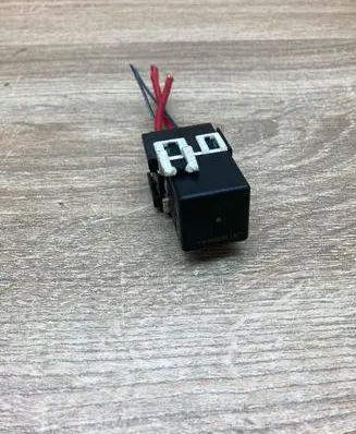 Mercedes-Benz A W168 Other relay A0025421319 WITHSOCKET