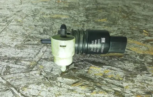 Opel Insignia A Windscreen/windshield washer pump 13250357