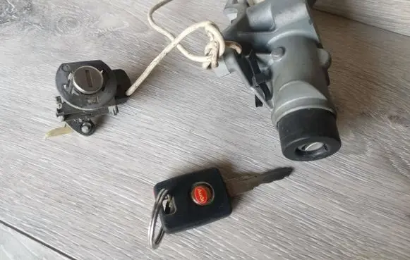 Audi A4 S4 B5 8D Ignition lock 4D0905851A