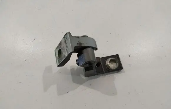 Audi A6 S6 C6 4F Front door upper hinge 8E0831402B