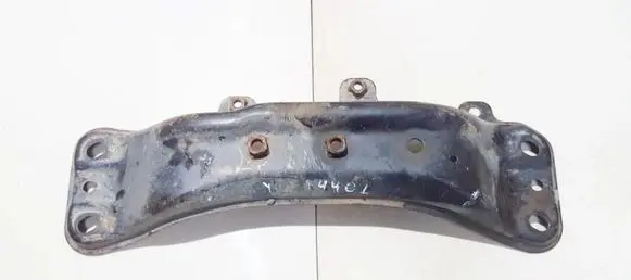 Subaru Legacy Engine mounting bracket