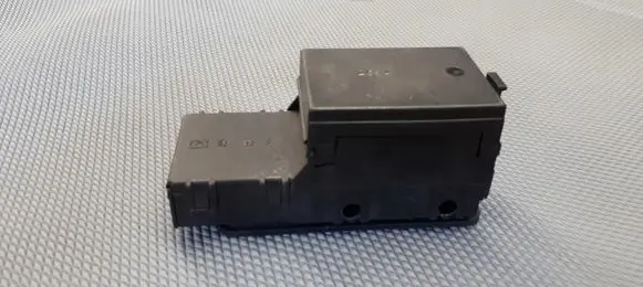 Peugeot 306 Relay mounting block 