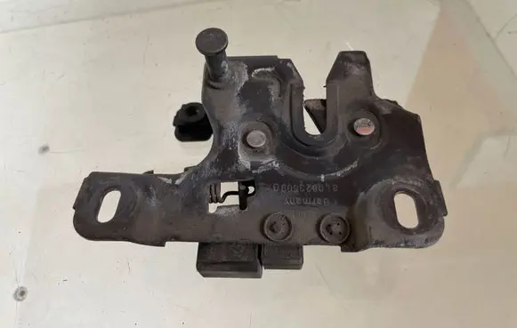 Audi A3 S3 8L Tie down hook / loop 8L0823509G