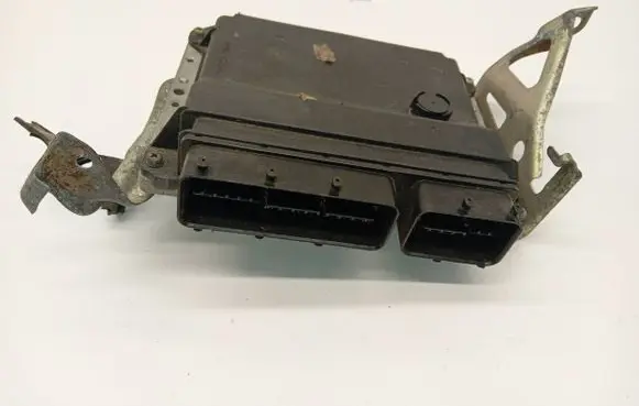 Toyota Auris 150 Engine control unit/module 8966102E51 MB2753000221