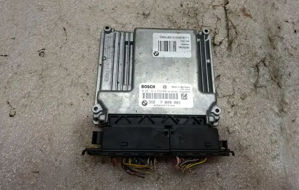 BMW 1 E81 E87 Engine control unit/module 0281014239