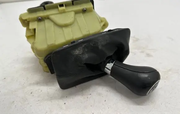 Mercedes-Benz C W204 Gear shifter/selector A2042677524