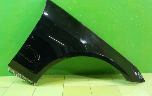 Mercedes-Benz E C207 W207 Fender PRZOD XP179