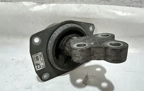 Opel Insignia A Engine mount bracket 13227734