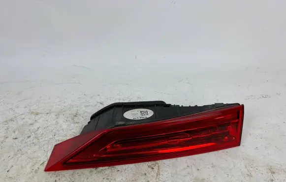 Tailgate rear/tail lights