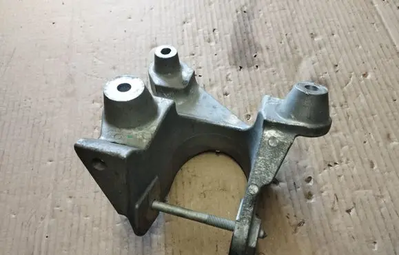 Chrysler Town & Country V Engine mounting bracket 04809939AF