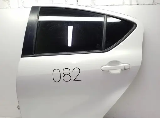 Toyota Prius c Rear door