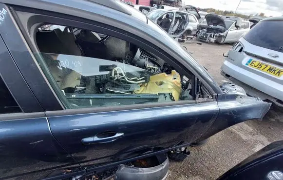 Volvo V70 Front door