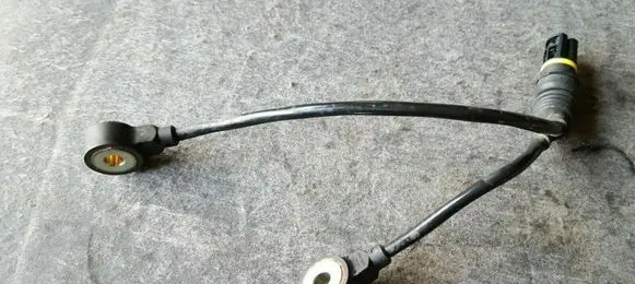 BMW 5 E39 Detonation knock sensor 1703276