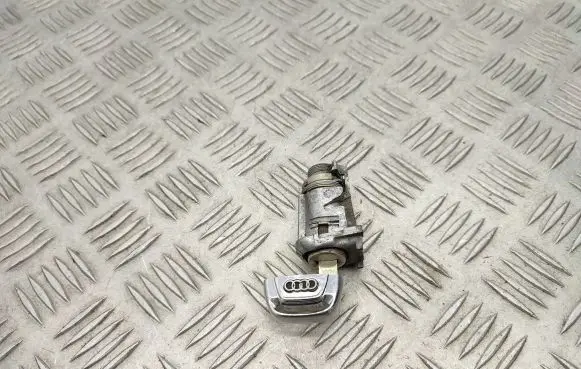 Audi A8 S8 D4 4H Front door lock (next to the handle) 