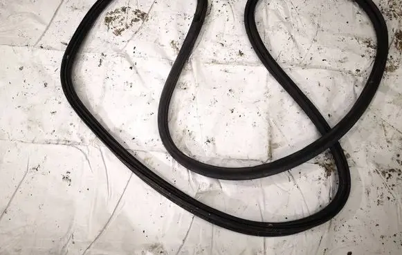 Tesla Model Y Trunk rubber seal (body) 149768199b 1497681-99-b