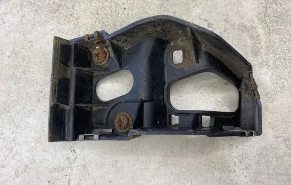 Fender mounting bracket