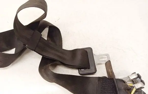 Audi 80 90 S2 B4 Middle seatbelt buckle (rear)