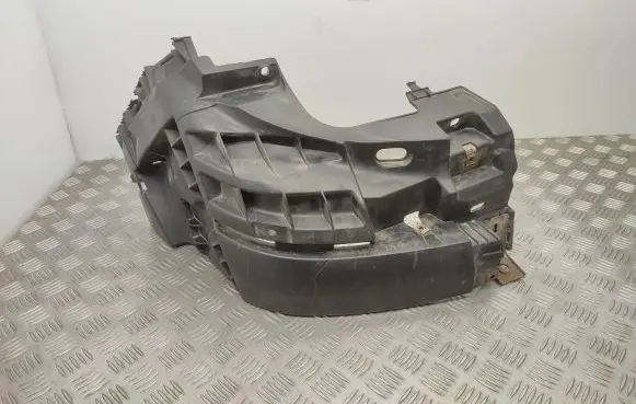 Opel Vivaro Front bumper mounting bracket 620340101R 93856002