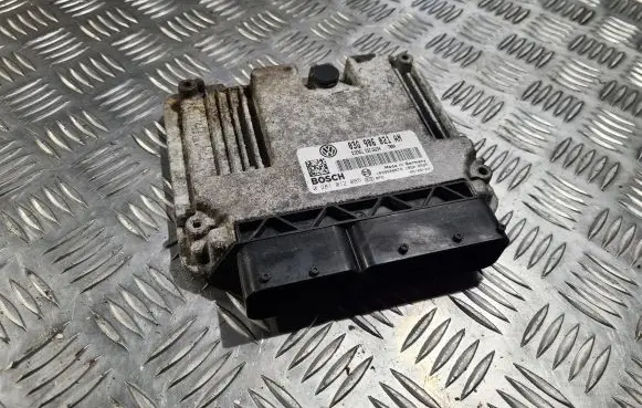 Volkswagen PASSAT B6 Engine control unit/module 03G906021AN 0281012085