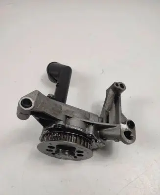 Volkswagen Golf VI Oil pump 03L115105B 03L115263