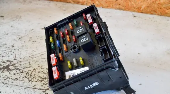 Volkswagen PASSAT B6 Fuse module 3C0937125 63592777