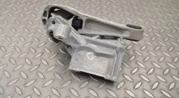 Volvo V40 Engine mount bracket 31859642 31480515