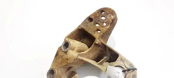 Audi A4 S4 B5 8D Engine mounting bracket 8d0199351h
