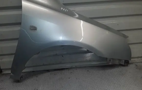 Toyota Avensis T250 Fender