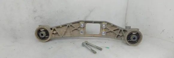 Suzuki Vitara (LY) Rear differential/diff mount bracket 