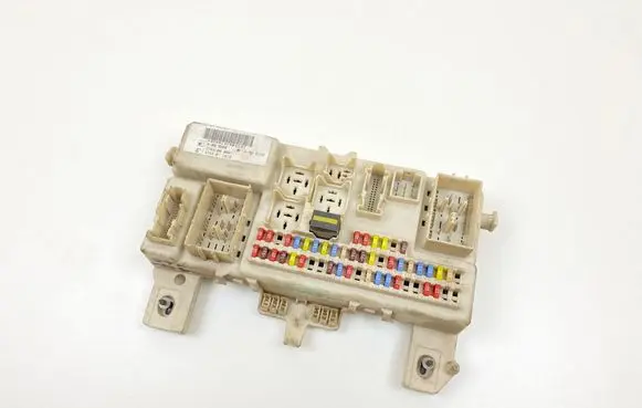 Ford Focus Fuse module 4M5T14A073 5C40957