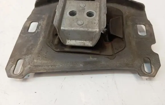 Peugeot 3008 II Engine mount bracket 9812667680