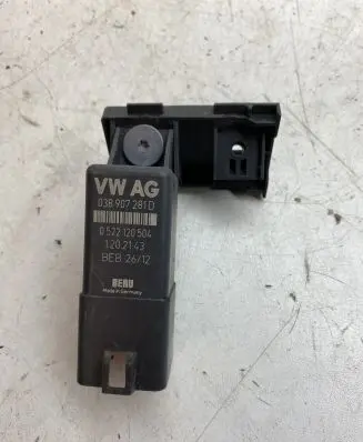 Audi A3 S3 A3 Sportback 8P Glow plug pre-heat relay 038907281D