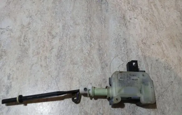 Toyota Avensis T270 Fuel tank cap lock motor 7703005030