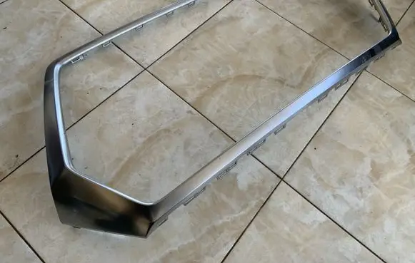 Audi Q7 4M Front bumper upper radiator grill 4M0853651