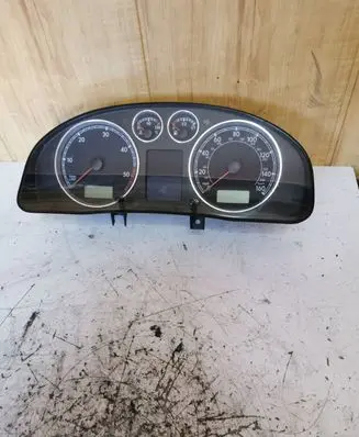 Volkswagen PASSAT B5.5 Speedometer (instrument cluster) 88311245
