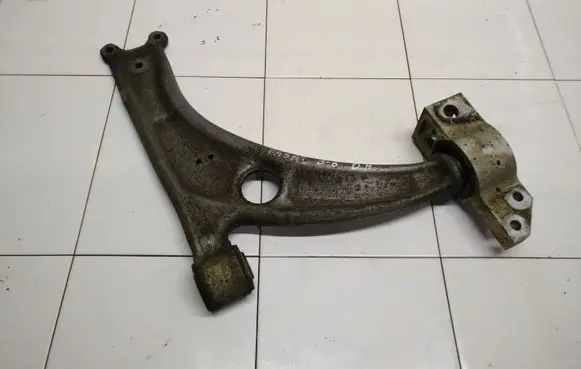 Volkswagen PASSAT B6 Front lower control arm/wishbone