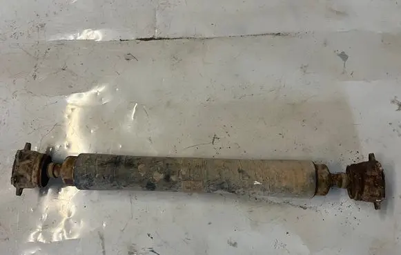 Mitsubishi Montero Rear driveshaft/prop shaft 