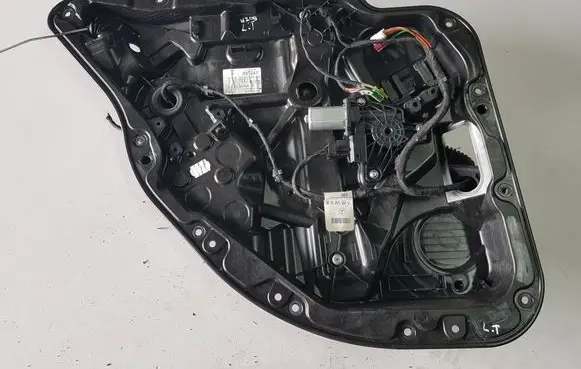 Mercedes-Benz C W205 Rear door window regulator with motor