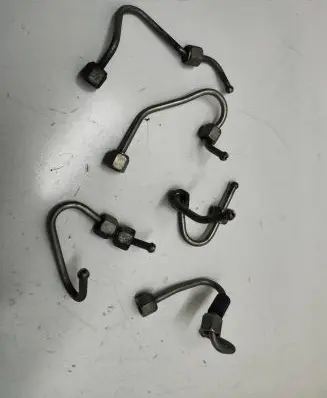 Nissan Juke I F15 Fuel injector supply line/pipe 