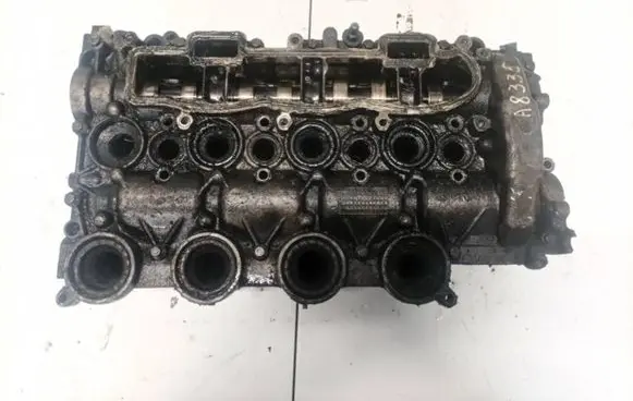 Citroen C4 I Engine head 8644994680