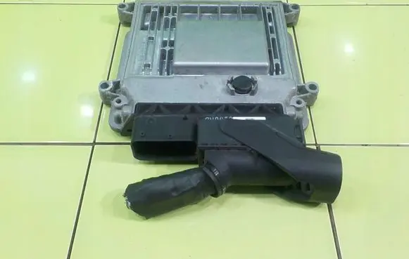 KIA Carens II Engine control unit/module 391162B040
