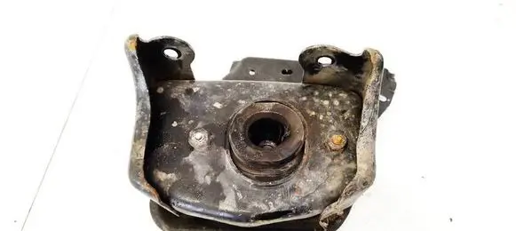 Engine mount bracket